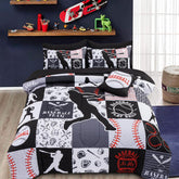 A Nice Night couette vue de face montrant motif baseball et confort visuel