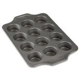 All-Clad vue avant du moule 12 alvéoles, cuisson uniforme assurée