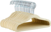 Amazon Basics vue avant du lot de cintres beige, gain de place