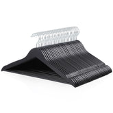 Amazon Basics cintre bois pack de 30 vu de face, organisation élégante