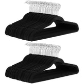 Amazon Basics vue frontale du lot de 100 cintres montrant gain de place