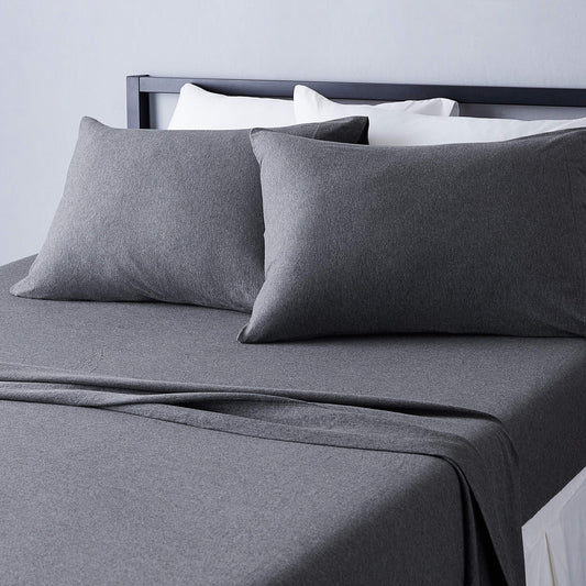 Amazon Basics draps king gris foncé vue avant, montre un aspect lisse et accueillant