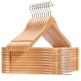 Amber Home cintre bois face avant montrant finition naturelle et rangement élégant