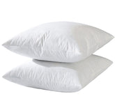 basic home insert 20x20 face avant montrant un coussin rempli et élégant pour un rendu hôtelier