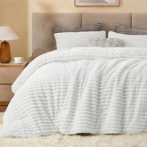 BEDELITE couette face avant sur lit, apport de confort visuel et chaleur