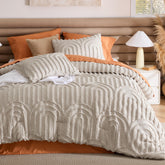 Bedsure couette face entière beige montrant design arqué et élégance décorative