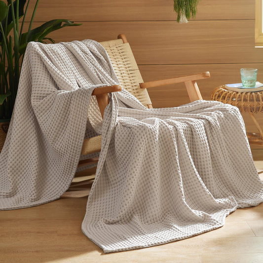 Bedsure couverture face pliée montrant design gaufré et look décoratif