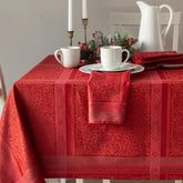 Benson Mills nappe rectangulaire rouge vue de face, apporte élégance immédiate