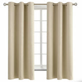 BGment vue frontale du rideau beige montrant une couverture uniforme et esthétique