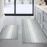 BSICPRO vue avant de l'ensemble de tapis de bain gris clair montrant le design rayé