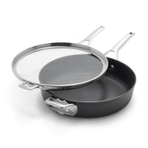 Calphalon vue avant du packaging montrant ensemble compact et gain d'espace