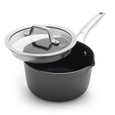 Calphalon casserole vue avant avec couvercle, produit robuste et durable