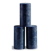 CANDWAX lot de trois bougies piliers bleu foncé présentant une esthétique soignée