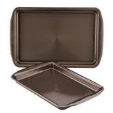 Circulon plaque face avant chocolat montrant surface antiadhésive pratique
