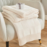 CozeCube plaid face entier montrant taille et style pour un salon cosy