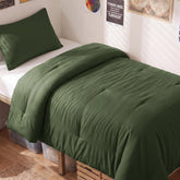 CozyLux couette olive vue frontale, design épuré et confort visuel