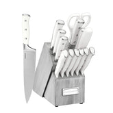 Cuisinart coffret 15 pièces présenté sur plan de travail, rangement ordonné et rapide