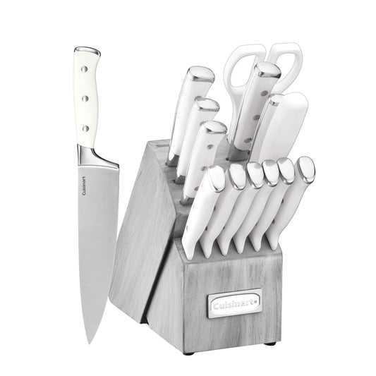 Cuisinart coffret 15 pièces présenté sur plan de travail, rangement ordonné et rapide