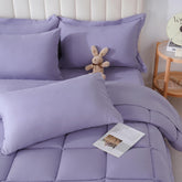 DOWNCOOL vue face avant de l'ensemble violet montrant la couette et les taies pour une chambre élégante