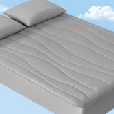 Elegear vue avant du protège-matelas Queen montrant ajustement et look rafraîchissant