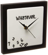 Horloge Enesco face carrée avec chiffres brouillés et message humoristique, apporte personnalité