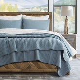 EverGrace couette King face avant montrant la couleur dusty blue et le tombé élégant