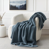 EVERGRACE plaid devant canapé Stormy Blue pour confort instantané