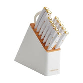 Farberware vue de face du bloc blanc et or avec couteaux, rangement pratique