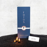 Foton bougie poudre noire face élégant aspect noir mat et durable