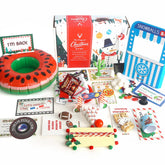 Generic boîte festive ouverte montrant tous les accessoires, inspire la magie quotidienne