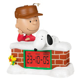 Hallmark Keepsake ornement de face montrant Peanuts et décompte lumineux