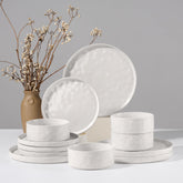 HaWare assiette face montrant design blanc moucheté et élégance