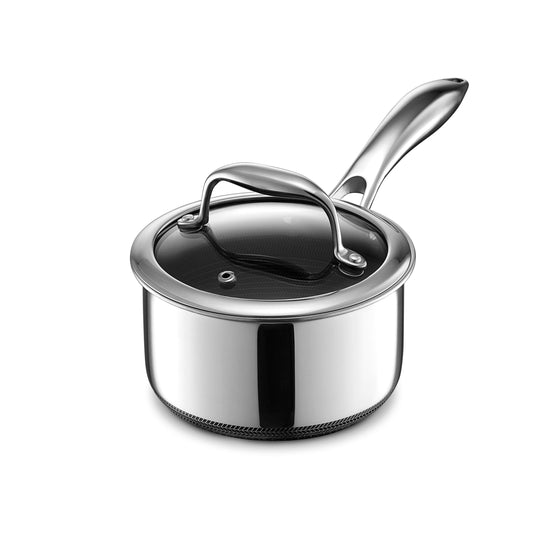 HexClad saucier 1QT avec couvercle montrant finition professionnelle et polyvalence