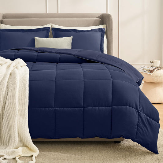 Homelike Moment couette face bleu marine montrant drapé confortable