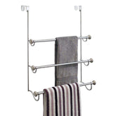 iDesign vue de face du porte‑serviettes York nickel brossé, gain de rangement immédiat