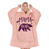 Warmstorey couverture-pull Mama Bear rose — hoodie polaire oversized, capuche et poche pour maman, cadeau chaleureux