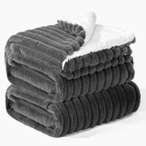 INFIIXSO plaid ouvert sur canapé montrant grande couverture et confort