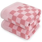 Jacquotha vue avant de la serviette rose, design élégant et fonctionnel