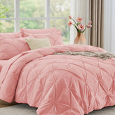 JOLLYVOGUE devant ensemble rose sur lit, donne une chambre soignée