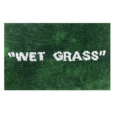 KEEP OFF vue avant du tapis vert wet grass pour impact visuel instantané