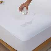 Kingnex protège-matelas Short Queen face avant montrant ajustement et finition