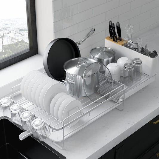 Kitsure vue avant de l'égouttoir extensible blanc montrant capacité et organisation