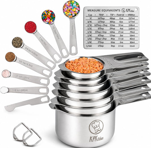 KPKitchen ensemble devant montrant toutes les tasses et cuillères pour organisation