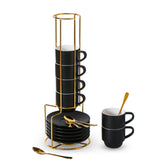 Lareina tasse espresso devant montrant l’ensemble et gain de place