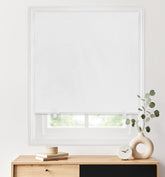 LazBlinds vue face avant du store blanc, occultation maximale