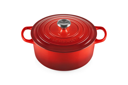 Le Creuset cocotte Cerise face avant montrant finition émaillée brillante et design durable
