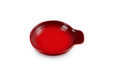 Le Creuset repose-cuillère Cerise vue de face apportant propreté et couleur