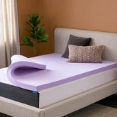 Lucid packaging devant montrant surmatelas compressé et prêt à déballer pour transport facile