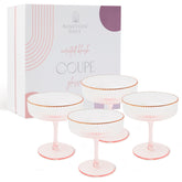 Nineteen Days coupe face montrant couleur blush et silhouette élégante
