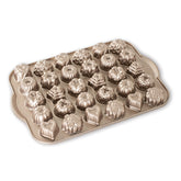 Nordic Ware vue avant du moule montrant 30 mini cavités et finition lisse